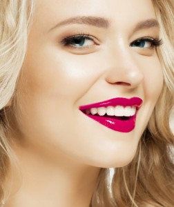 woman with a beautiful white smile thanks to teeth whitening in El Reno